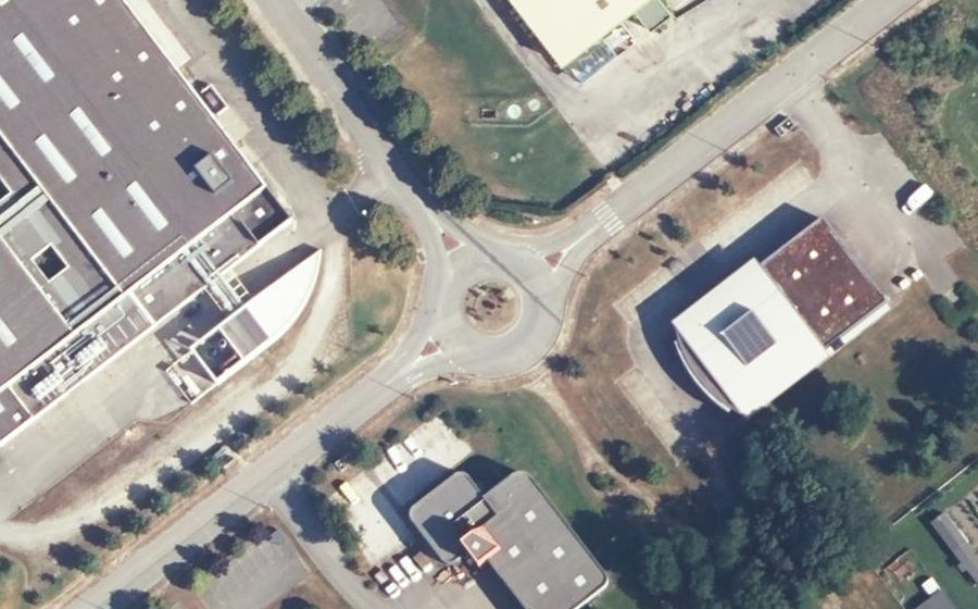Vue aérienne du Rond-point anonyme n°177399894