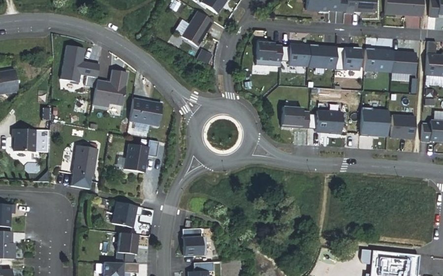 Vue aérienne du Rond-point anonyme n°177489716