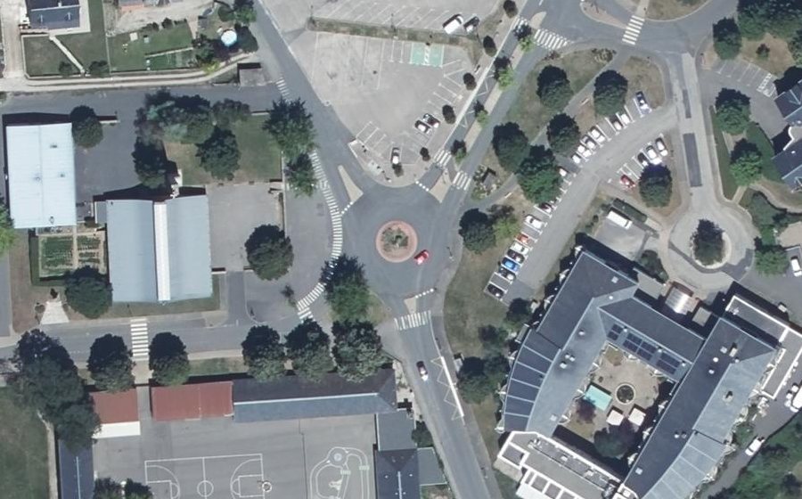 Vue aérienne du Rond-point anonyme n°177574955