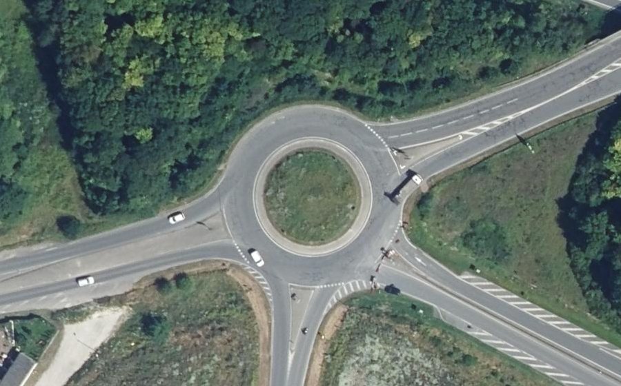 Vue aérienne du Rond-point anonyme n°177639309