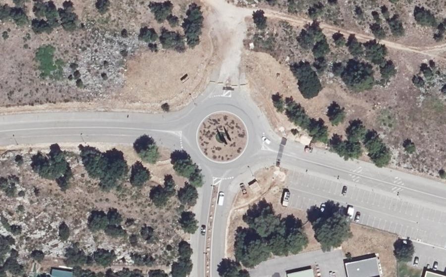 Vue aérienne du Rond-point anonyme n°177645407