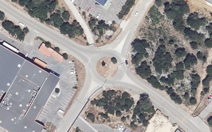 Vue aérienne du Rond-point anonyme n°177645417