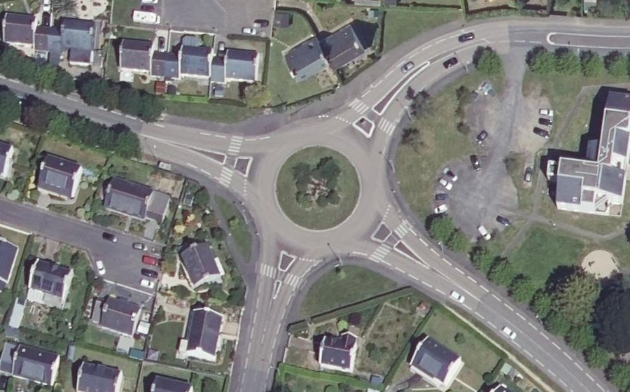 Vue aérienne du Rond-point anonyme n°177658537