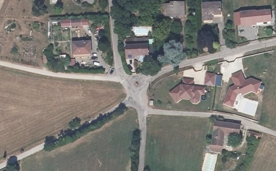 Vue aérienne du Rond-point anonyme n°177704088