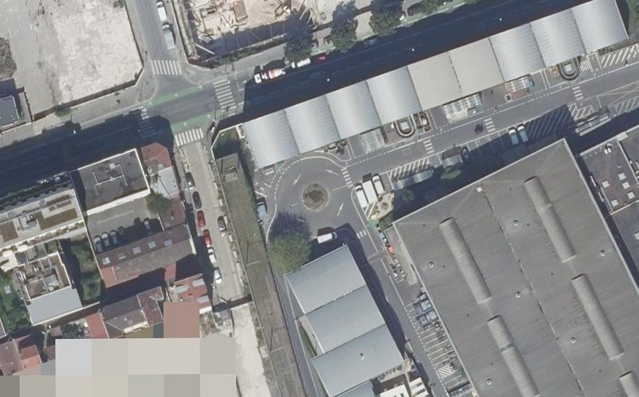 Vue aérienne du Rond-point anonyme n°177806372