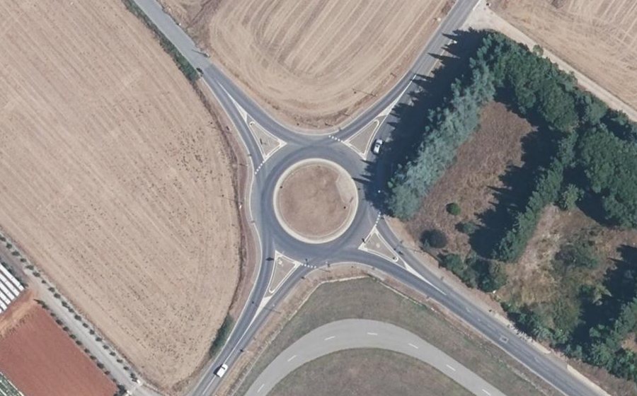 Vue aérienne du Rond-point anonyme n°177818289