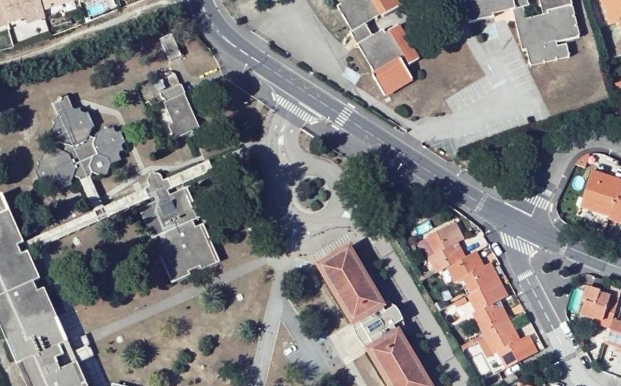 Vue aérienne du Rond-point anonyme n°177833981