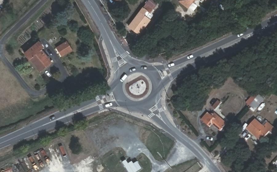 Vue aérienne du Rond-point anonyme n°177867586
