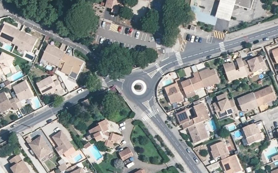 Vue aérienne du Rond-point anonyme n°177901663
