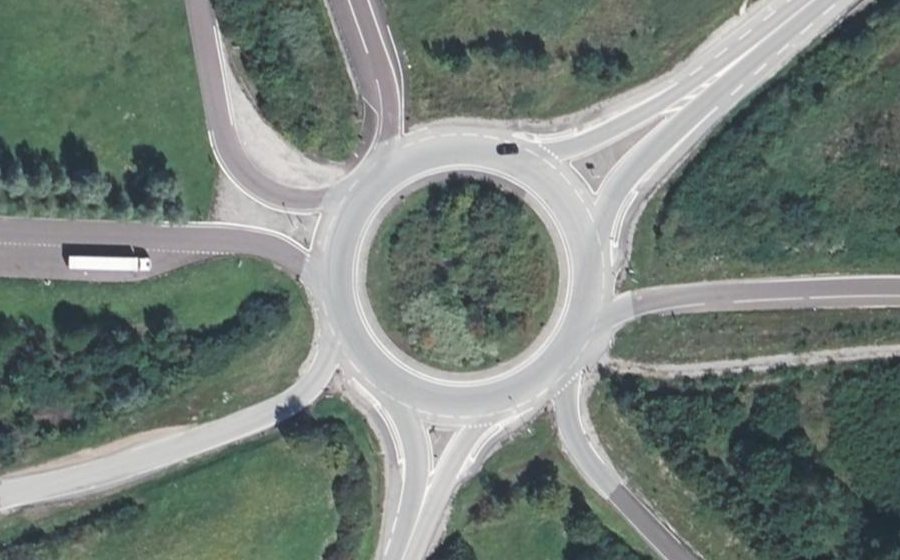 Vue aérienne du Rond-point anonyme n°177921066