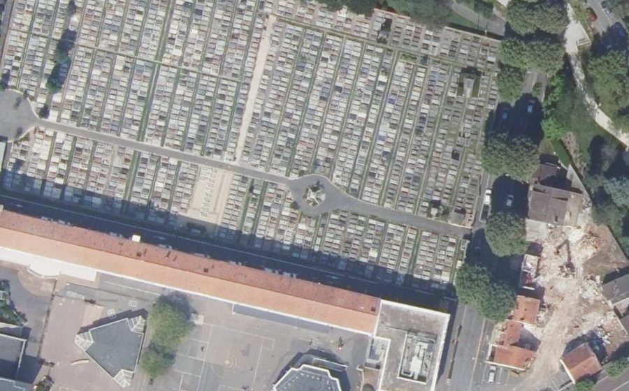 Vue aérienne du Rond-point anonyme n°177943710