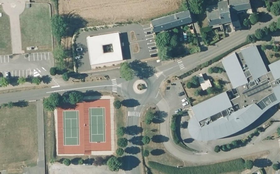 Vue aérienne du Rond-point anonyme n°177947970