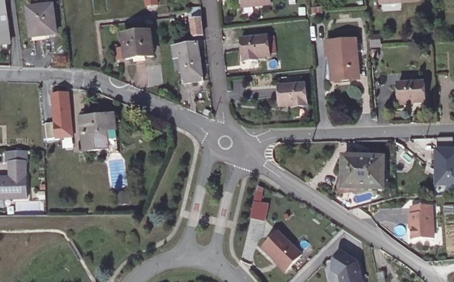 Vue aérienne du Rond-point anonyme n°178066734