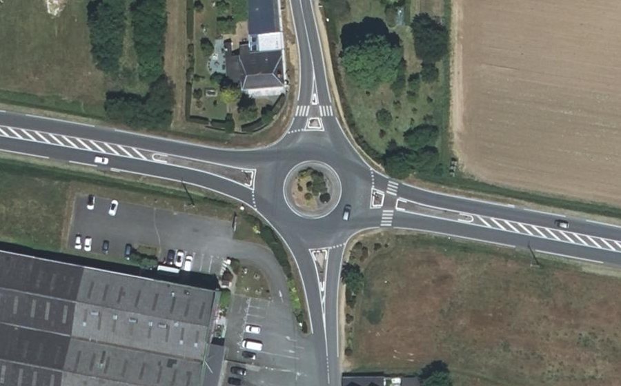 Vue aérienne du Rond-point anonyme n°178135250