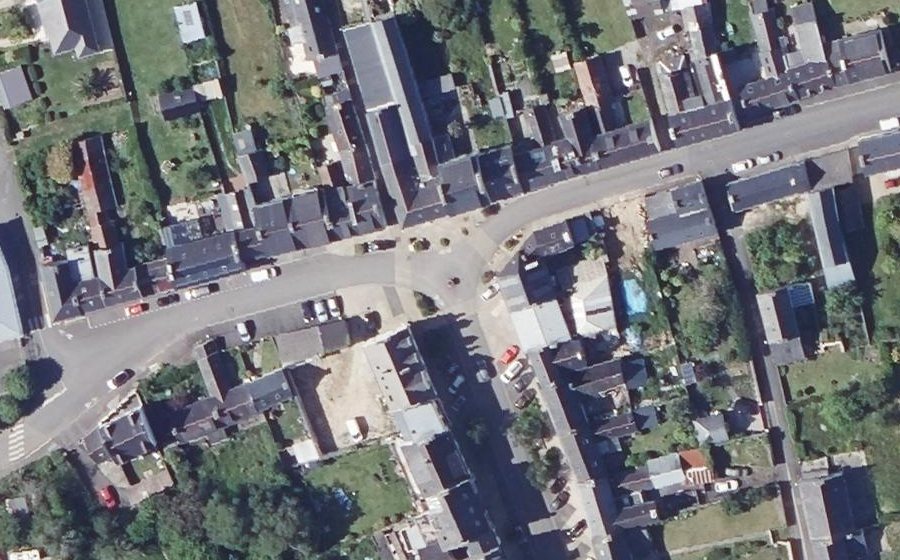 Vue aérienne du Rond-point anonyme n°178144059