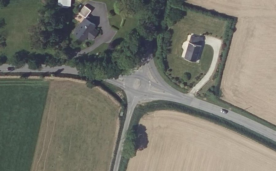 Vue aérienne du Rond-point anonyme n°178169348