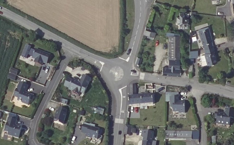 Vue aérienne du Rond-point anonyme n°178169353