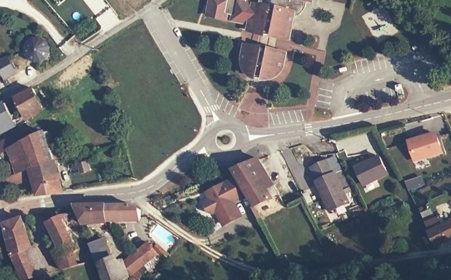 Vue aérienne du Rond-point anonyme n°178238785