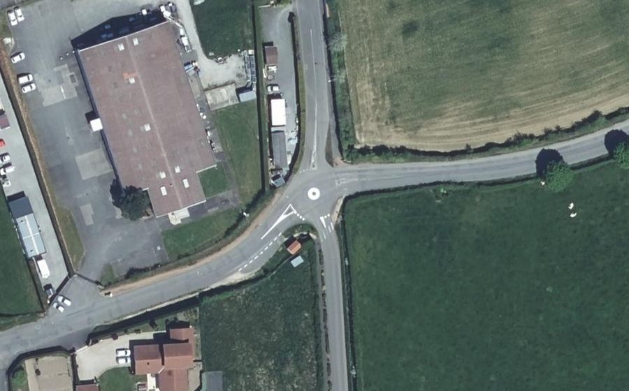 Vue aérienne du Rond-point anonyme n°178299001