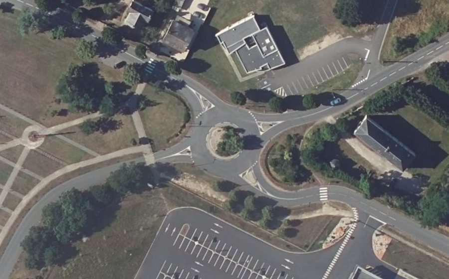 Vue aérienne du Rond-point anonyme n°178300113