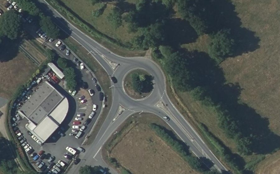Vue aérienne du Rond-point anonyme n°178302298