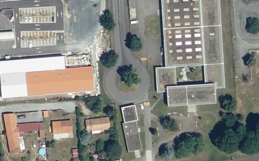 Vue aérienne du Rond-point anonyme n°178322035