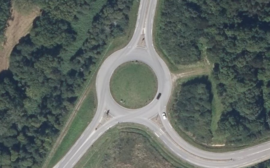 Vue aérienne du Rond-point anonyme n°178330133