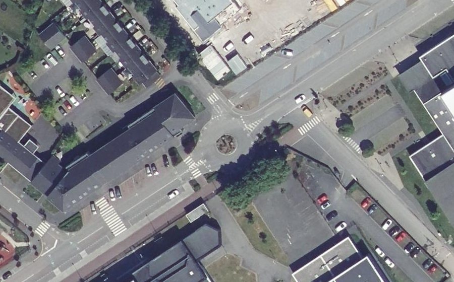 Vue aérienne du Rond-point anonyme n°178351798
