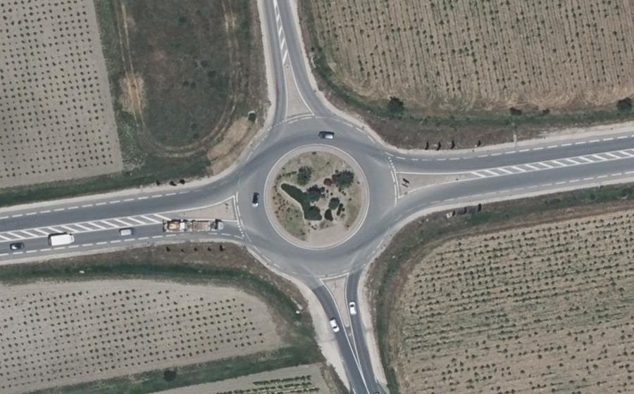 Vue aérienne du Rond-point anonyme n°178407948