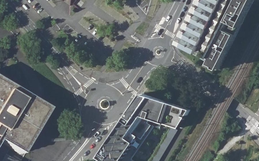 Vue aérienne du Rond-point anonyme n°178454554