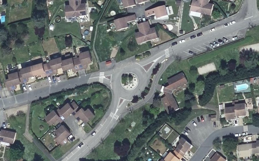 Vue aérienne du Rond-point anonyme n°178455109