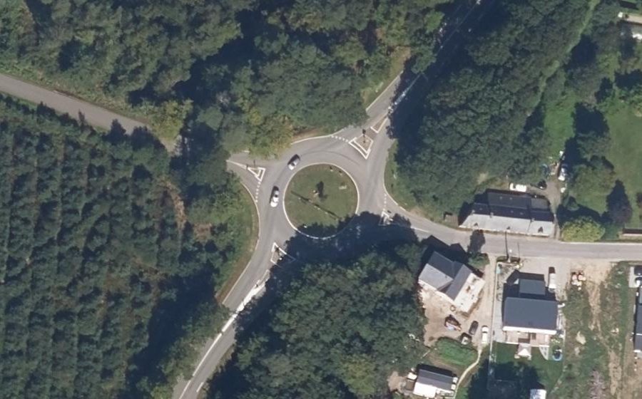 Vue aérienne du Rond-point anonyme n°178489208