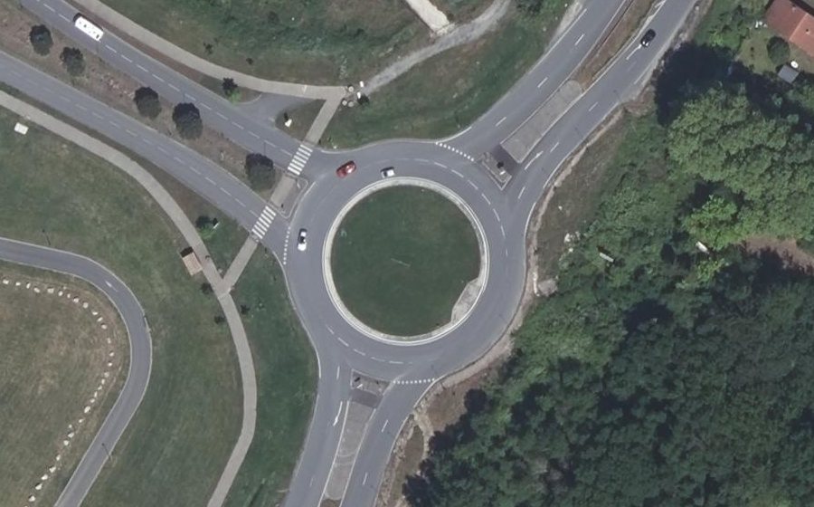 Vue aérienne du Rond-point anonyme n°178539801