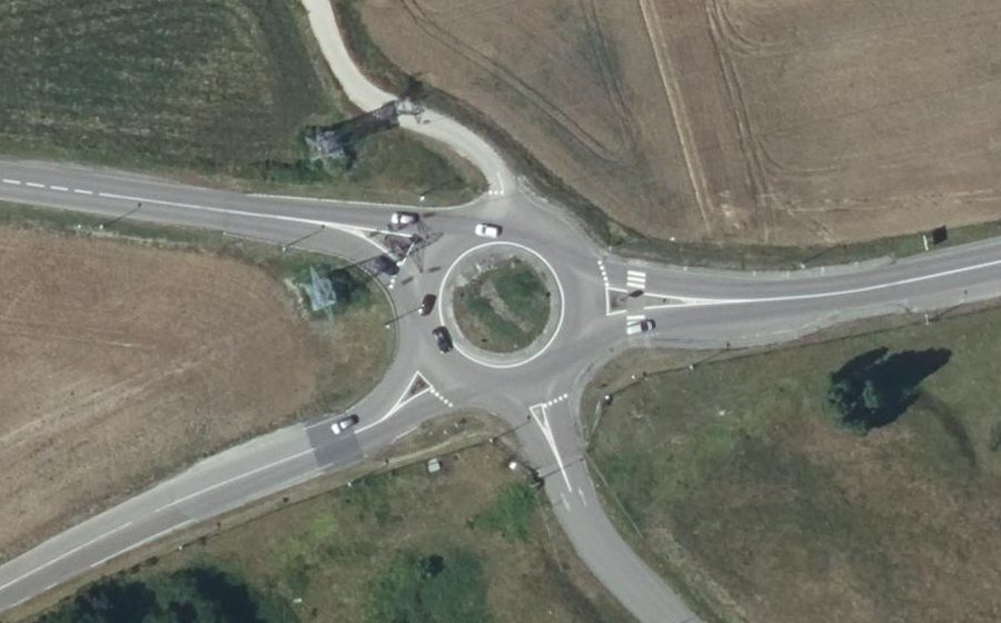 Vue aérienne du Rond-point anonyme n°178559633