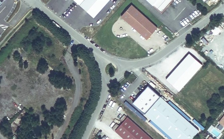 Vue aérienne du Rond-point anonyme n°178571561
