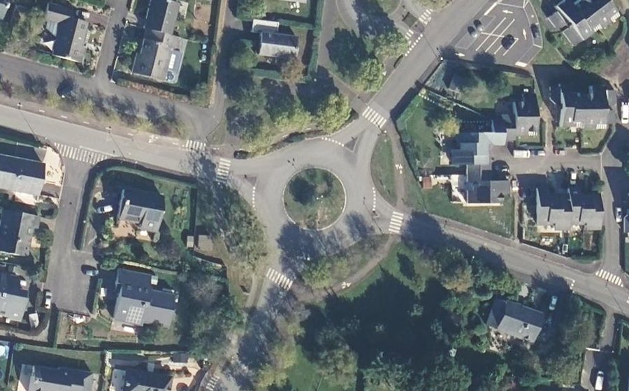 Vue aérienne du Rond-point anonyme n°178616789