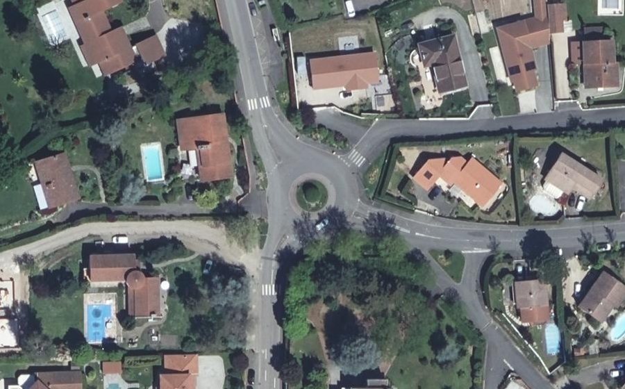 Vue aérienne du Rond-point anonyme n°178622358