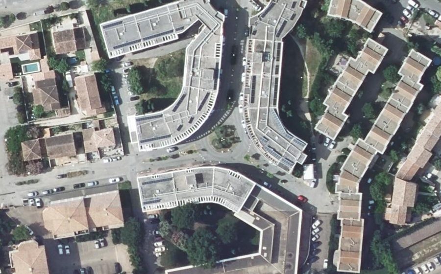 Vue aérienne du Rond-point anonyme n°178623061