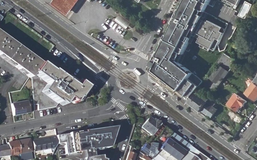 Vue aérienne du Rond-point anonyme n°178627517