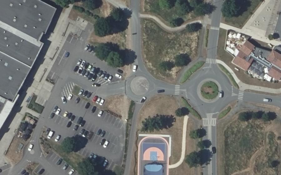 Vue aérienne du Rond-point anonyme n°178632997
