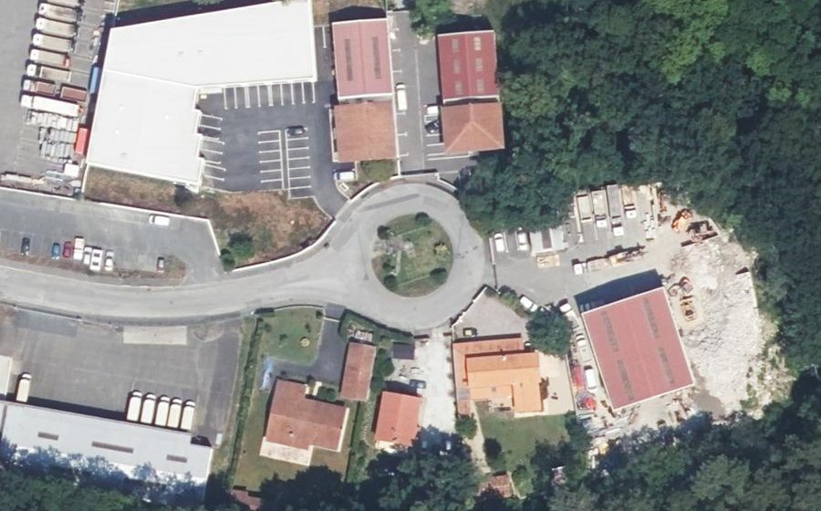 Vue aérienne du Rond-point anonyme n°178647696