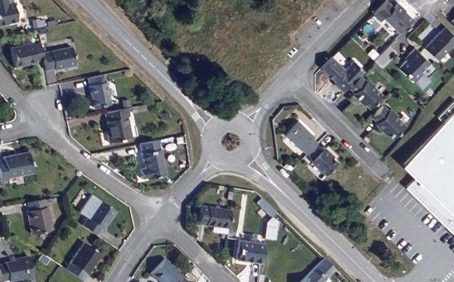 Vue aérienne du Rond-point anonyme n°178705802