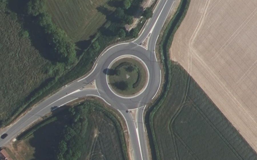 Vue aérienne du Rond-point anonyme n°178762357