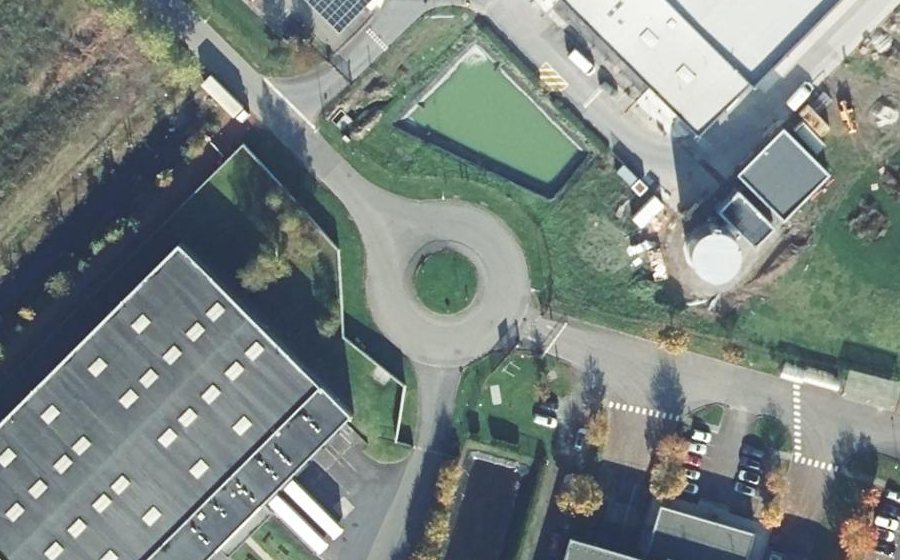Vue aérienne du Rond-point anonyme n°178824185