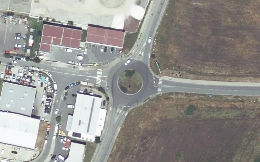 Vue aérienne du Rond-point anonyme n°178829709