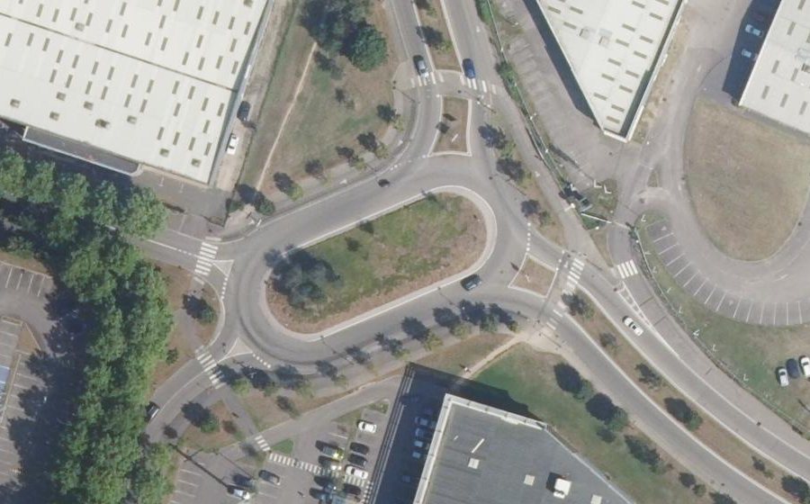 Vue aérienne du Rond-point anonyme n°178830170