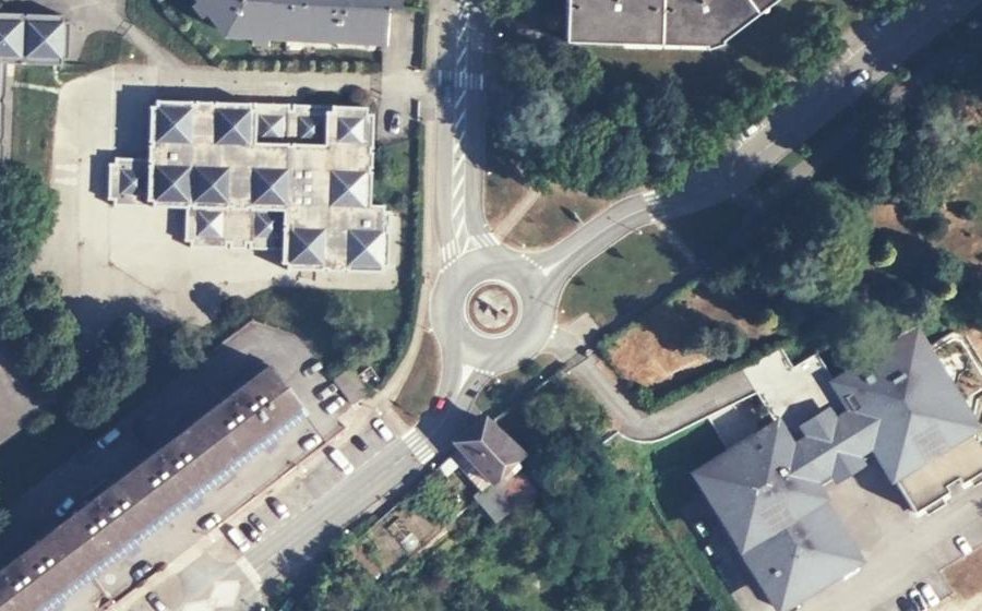 Vue aérienne du Rond-point anonyme n°178878748