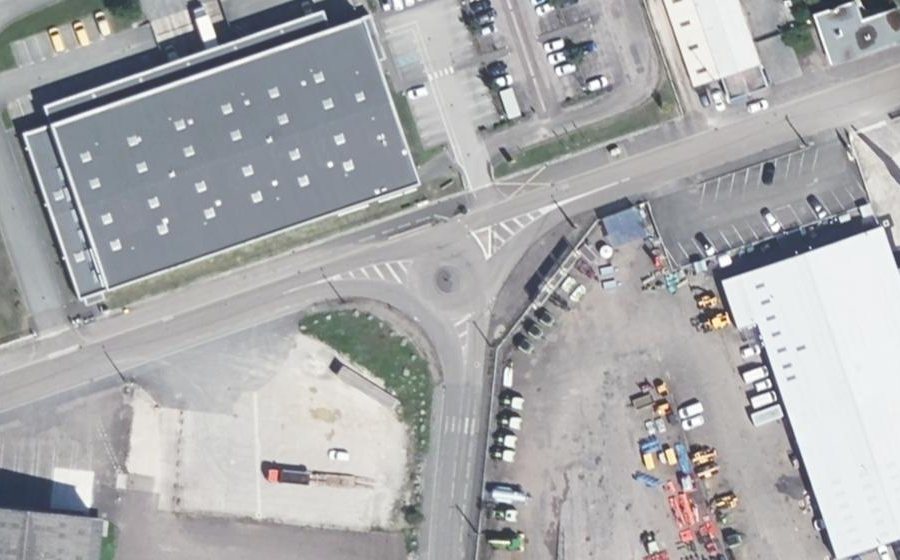 Vue aérienne du Rond-point anonyme n°178923953