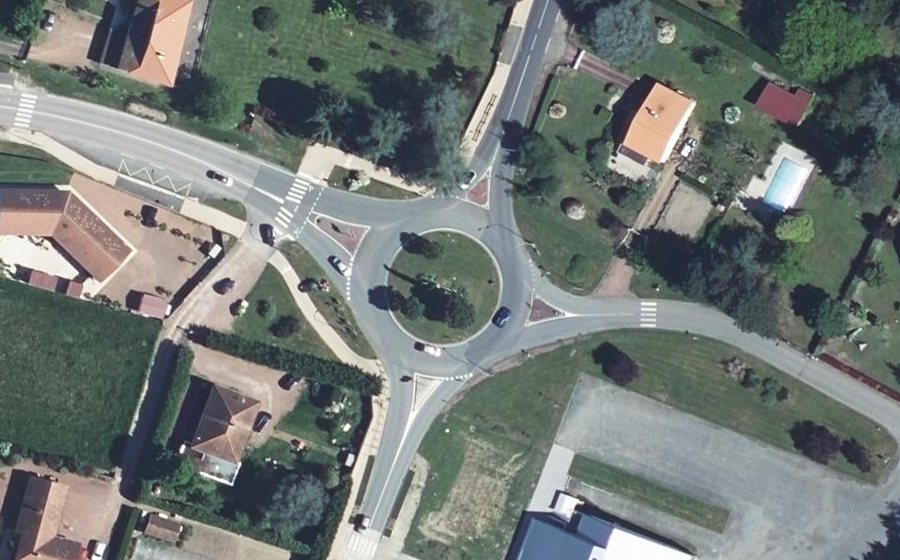 Vue aérienne du Rond-point anonyme n°178925986