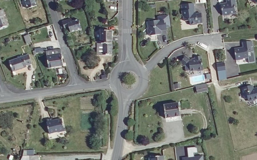 Vue aérienne du Rond-point anonyme n°178930837
